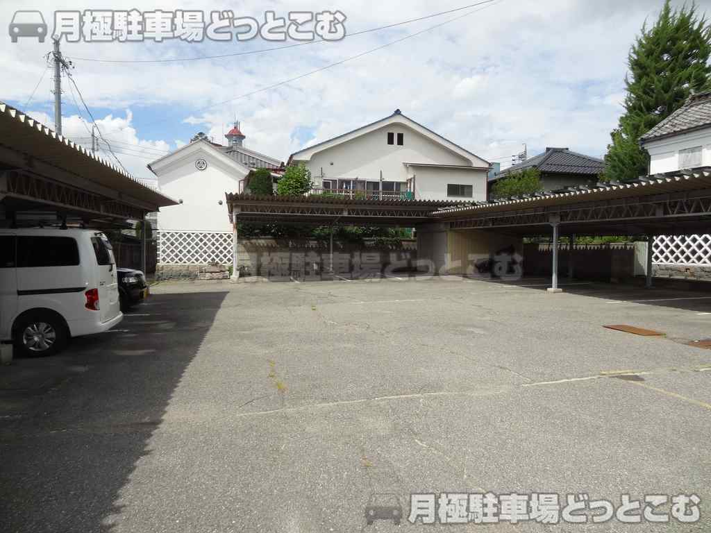 松本市城東2-1-22の月極駐車場1