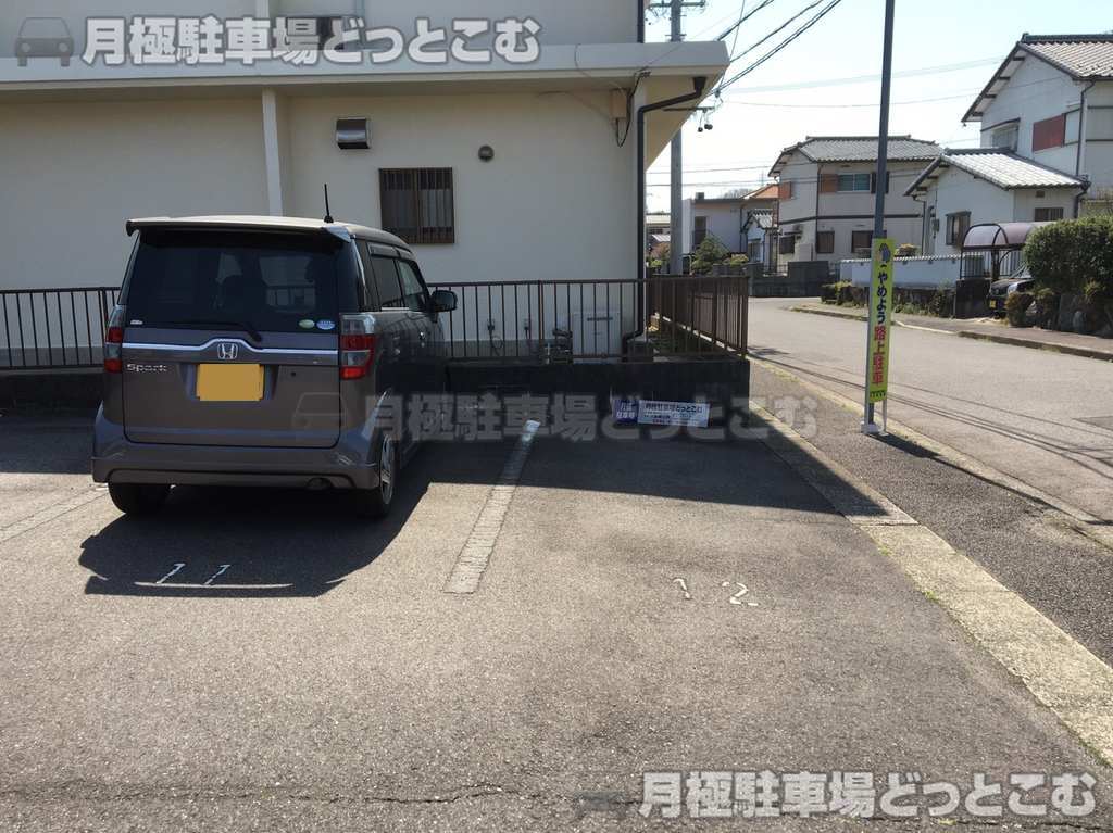 可児市緑2丁目6番の月極駐車場3