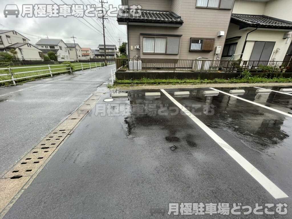 大垣市静里町733-4の月極駐車場3