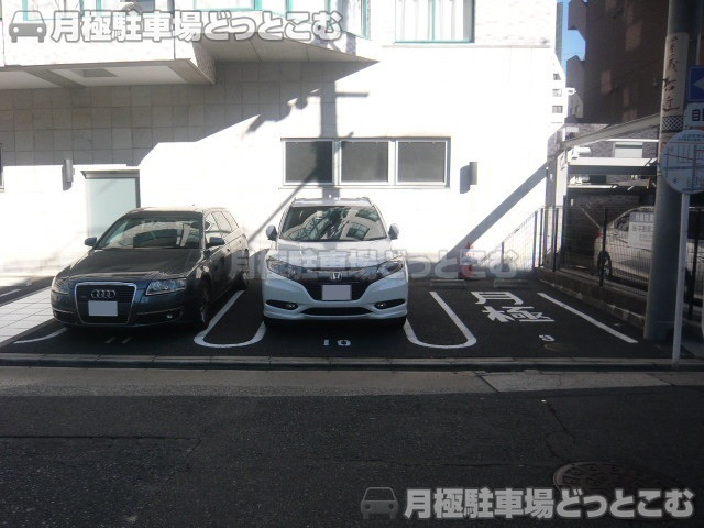 名古屋市中村区那古野1丁目39-3の月極駐車場1