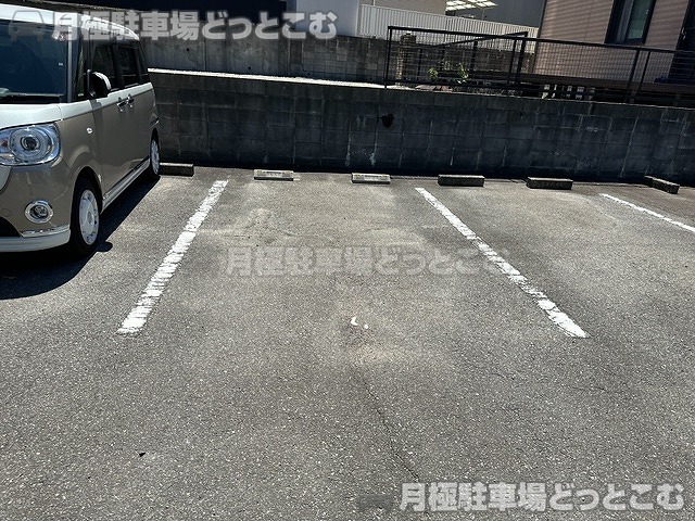 安城市住吉町荒曽根158-2の月極駐車場4