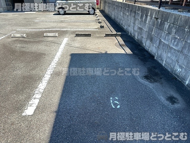 安城市住吉町荒曽根158-2の月極駐車場5