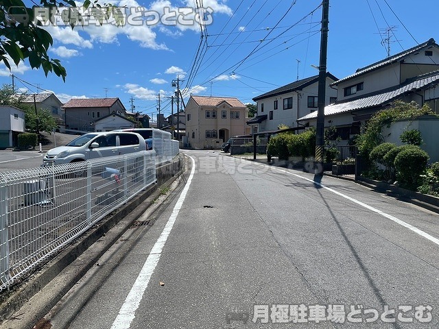 岡崎市井田町茨坪24-2の月極駐車場8