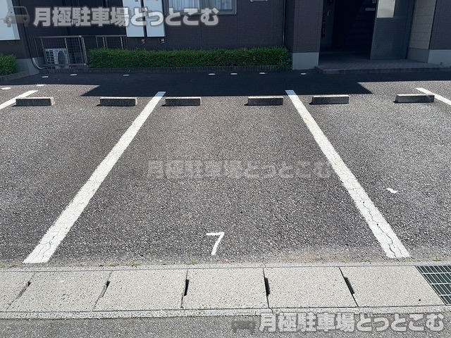 岡崎市井内町上河原26の月極駐車場3