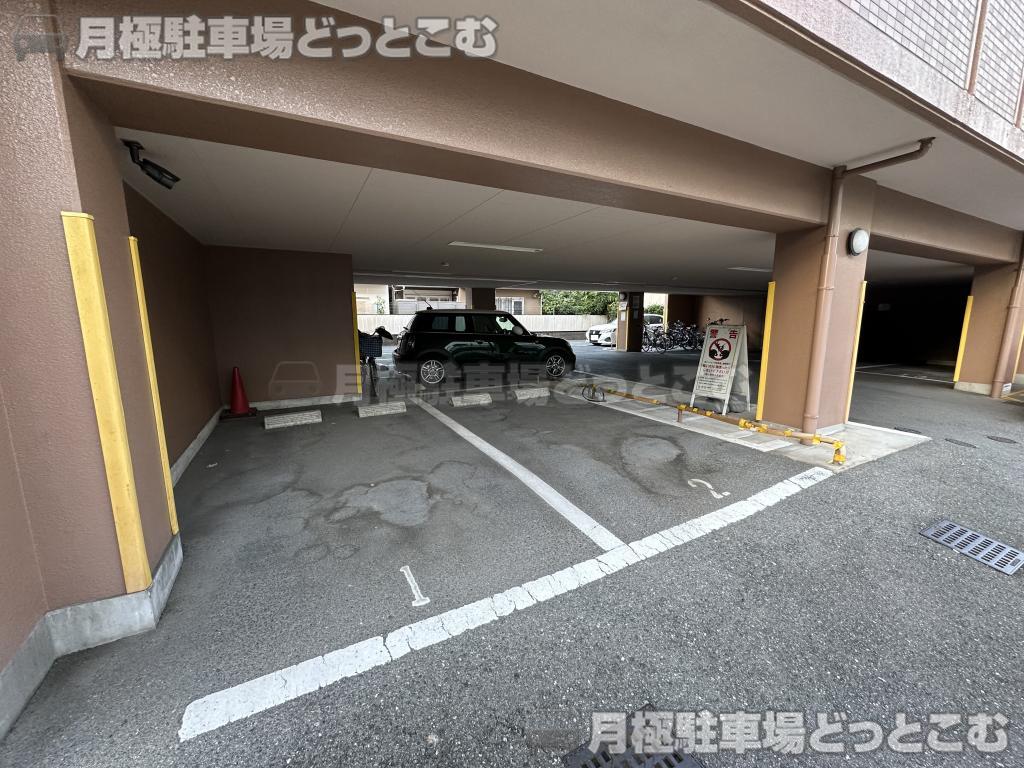 松原市天美東6-10-7の月極駐車場1