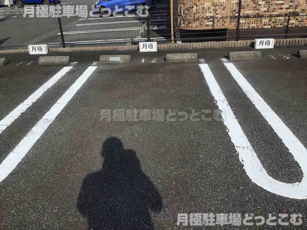 袋井市愛野東1丁目16-3の月極駐車場2