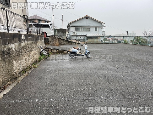 神戸市長田区堀切町17-6の月極駐車場6