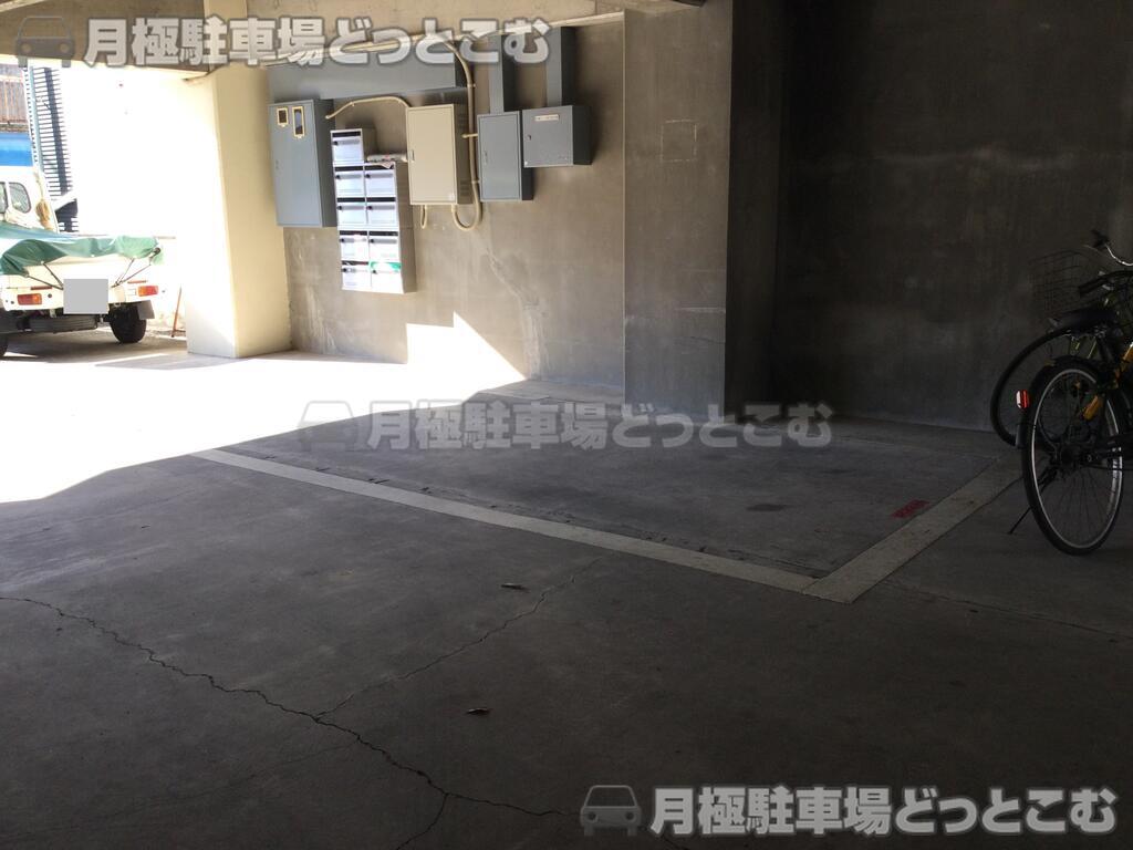 静岡市葵区川辺町2丁目1－17の月極駐車場2
