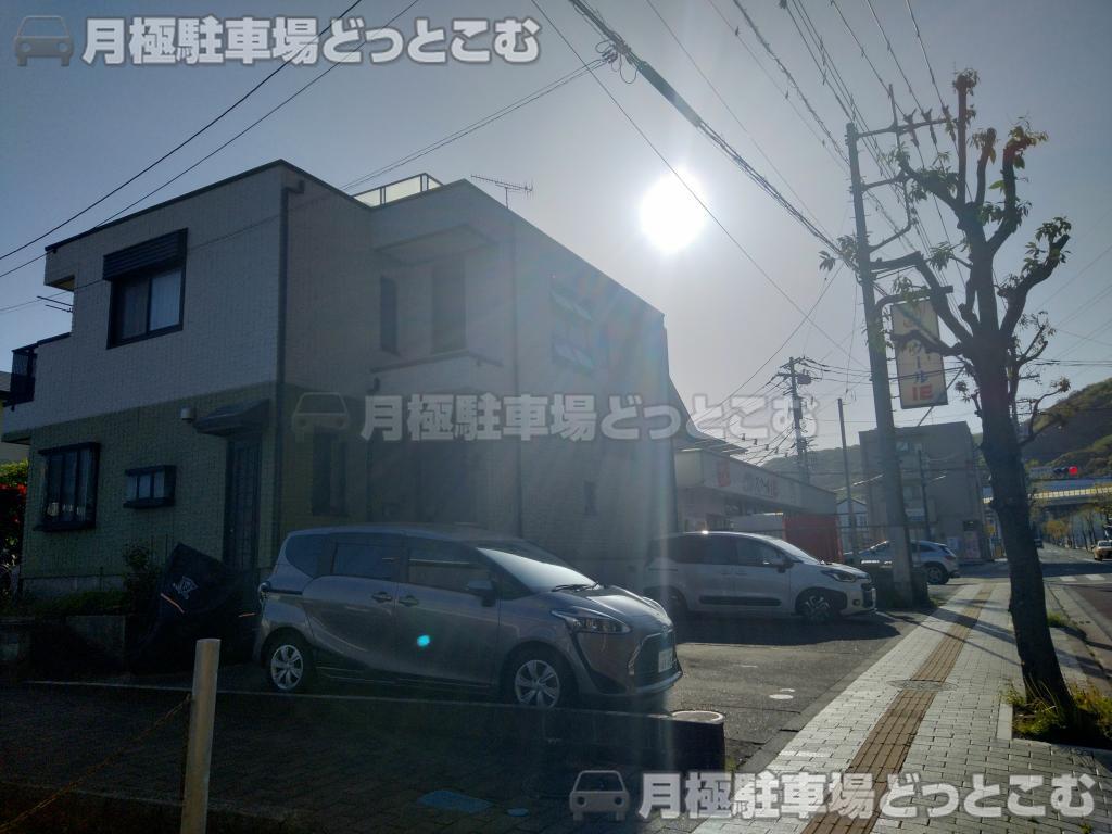 秦野市鶴巻1402-16の月極駐車場3