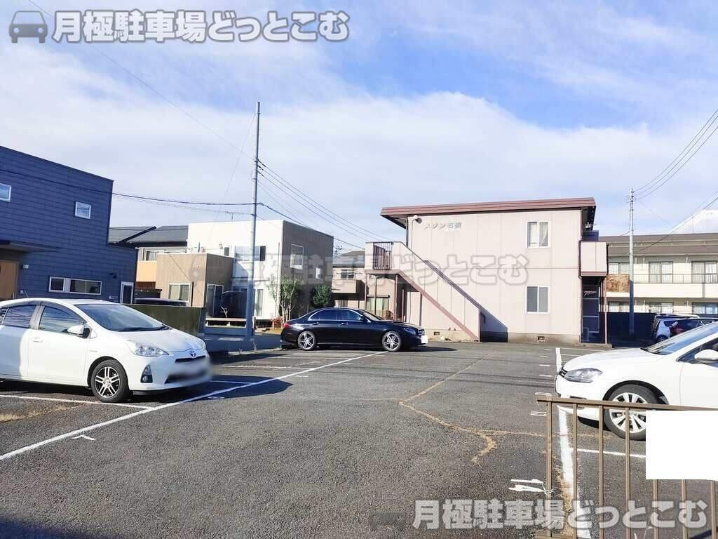 富士市石坂92-2の月極駐車場1