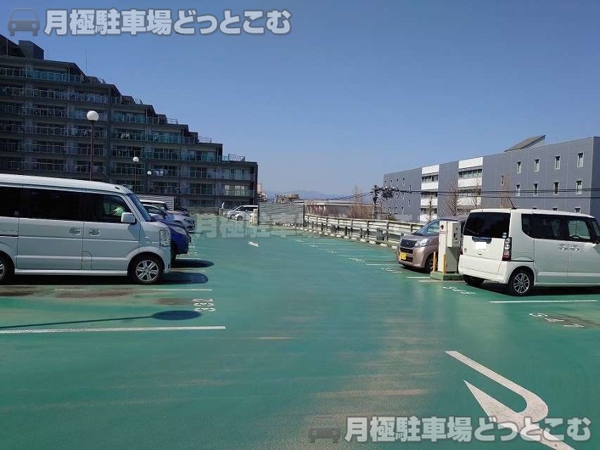 昭島市松原町1丁目1-1の月極駐車場2