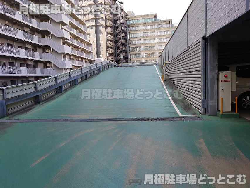 昭島市松原町1丁目1-1の月極駐車場3