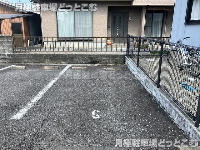 津市河芸町中別保2401の月極駐車場3