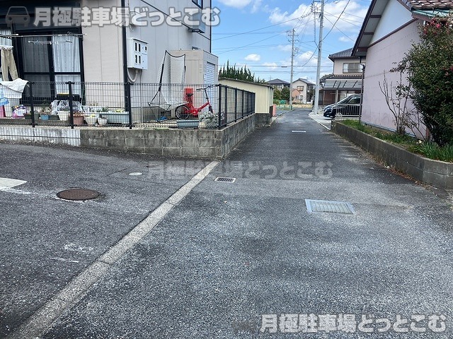津市河芸町中別保2401の月極駐車場8