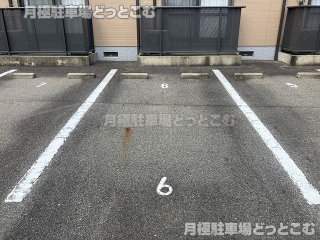 津市丸之内養正町18-2の月極駐車場2