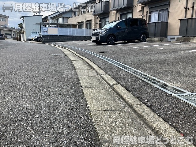 津市丸之内養正町18-2の月極駐車場4