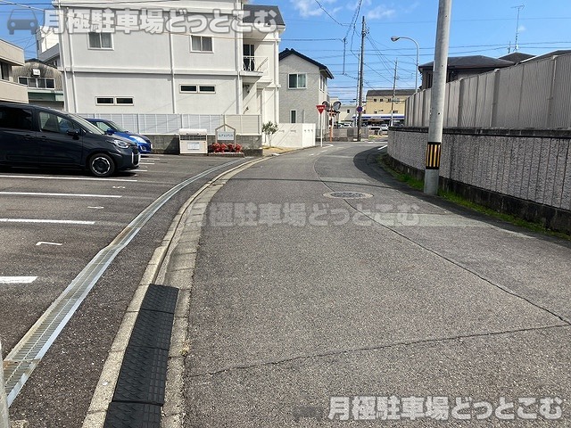 津市丸之内養正町18-2の月極駐車場5
