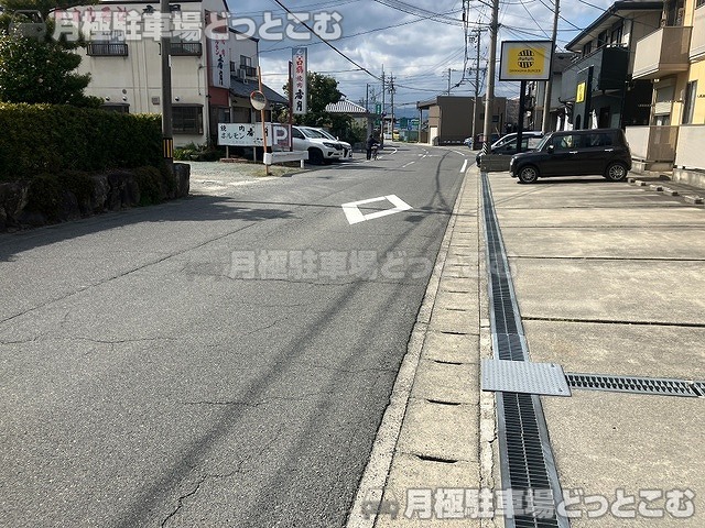 津市久居持川町2255-11の月極駐車場6