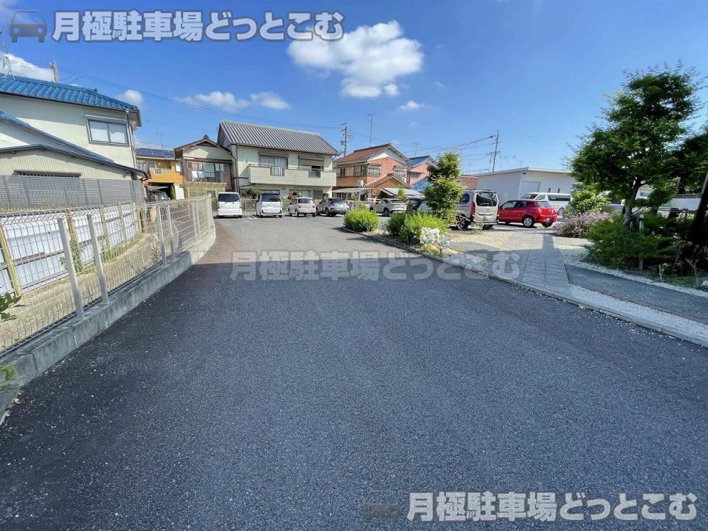 津市久居新町1124-2の月極駐車場2