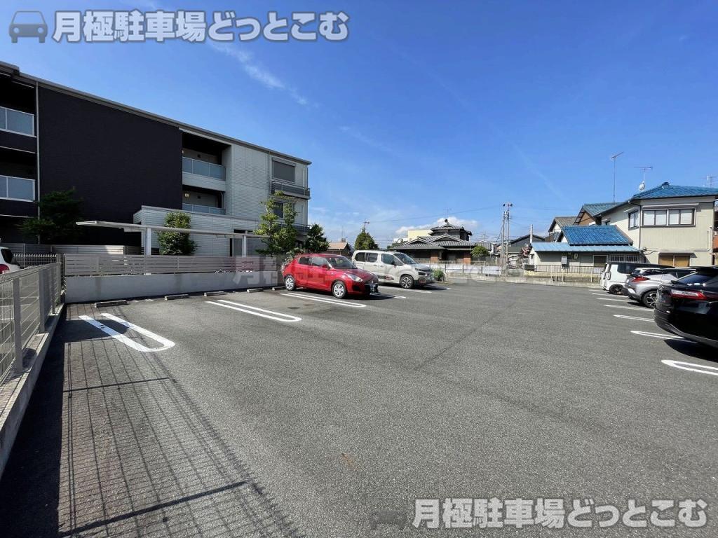 津市久居新町1124-2の月極駐車場3