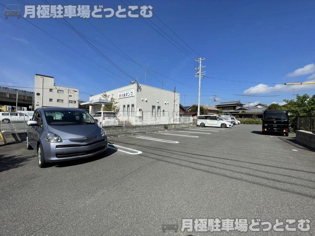津市久居新町1124-2の月極駐車場6