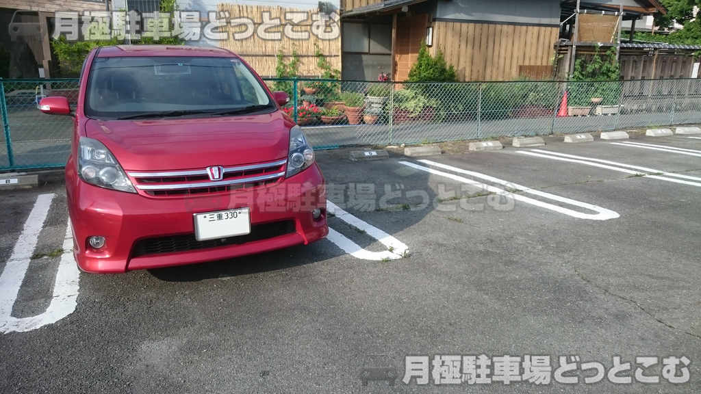 松阪市大黒田町593-1の月極駐車場2