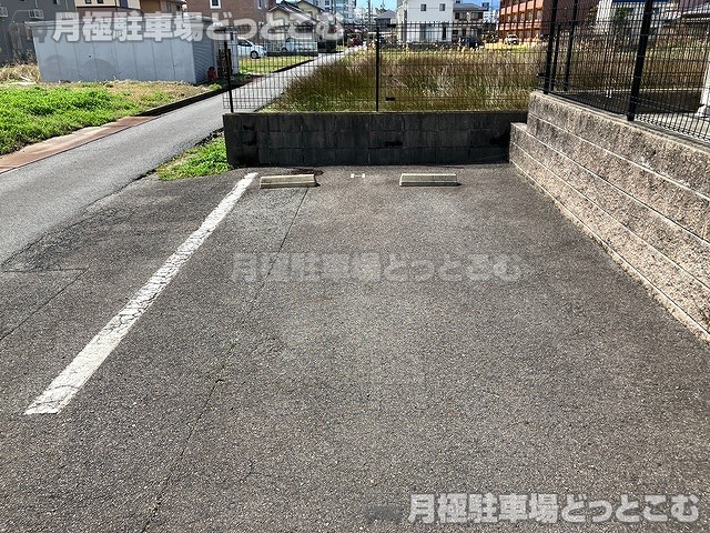 津市桜橋2丁目21の月極駐車場3