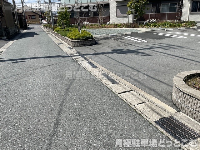 津市上浜町2丁目45の月極駐車場4