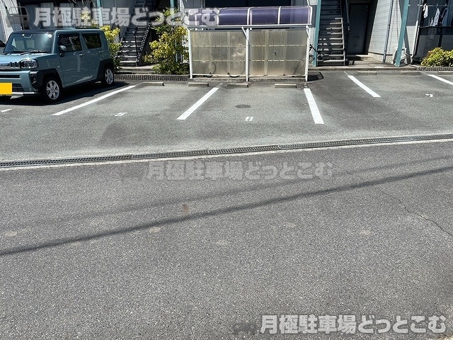 津市城山3丁目13-1の月極駐車場5