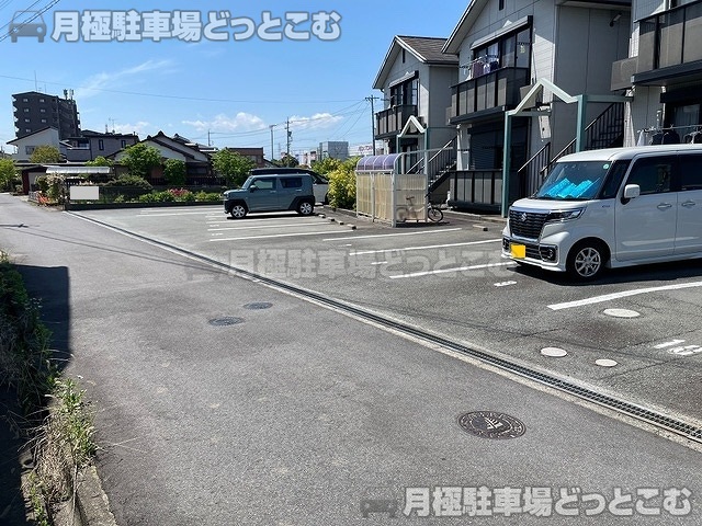 津市城山3丁目13-1の月極駐車場7