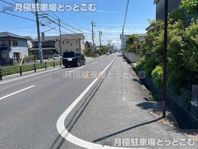 津市城山3丁目13-1の月極駐車場8