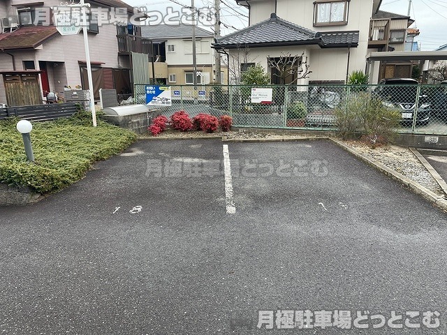 四日市市西富田町205-1の月極駐車場3