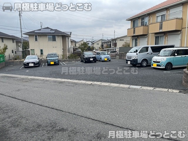 四日市市西阿倉川1338-10の月極駐車場1