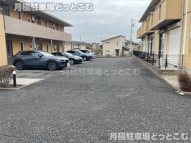 四日市市西阿倉川1338-10の月極駐車場2