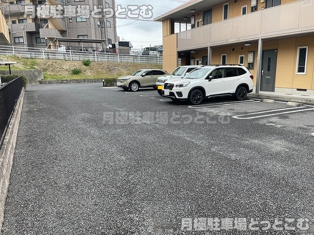 四日市市西阿倉川1338-10の月極駐車場3