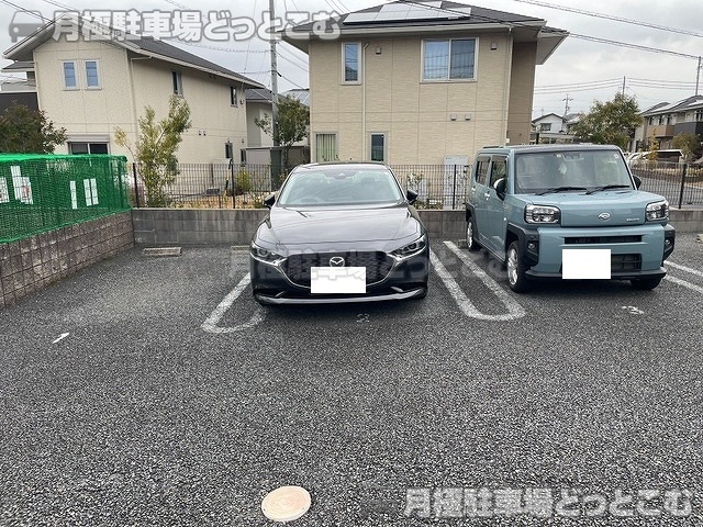 四日市市西阿倉川1338-10の月極駐車場4