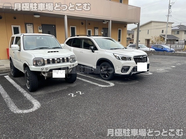 四日市市西阿倉川1338-10の月極駐車場7