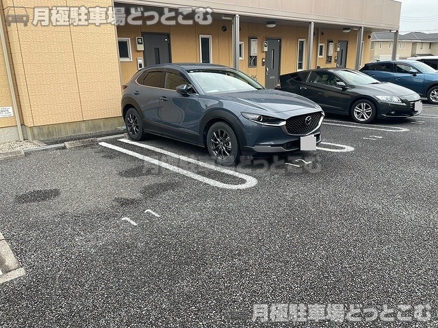 四日市市西阿倉川1338-10の月極駐車場8