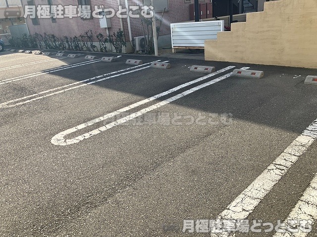 鈴鹿市野町東2丁目14-29の月極駐車場2