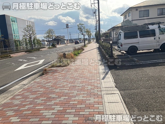 鈴鹿市野町東2丁目14-29の月極駐車場4