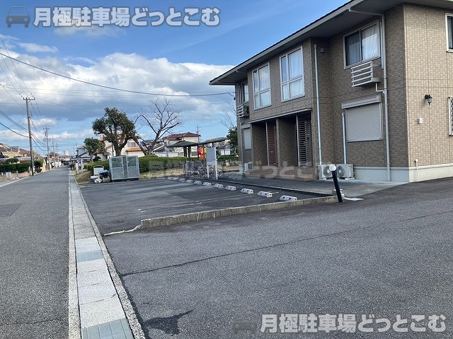 鈴鹿市桜島町5丁目5-8の月極駐車場2