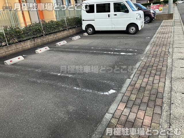 鈴鹿市桜島町5丁目5-8の月極駐車場5
