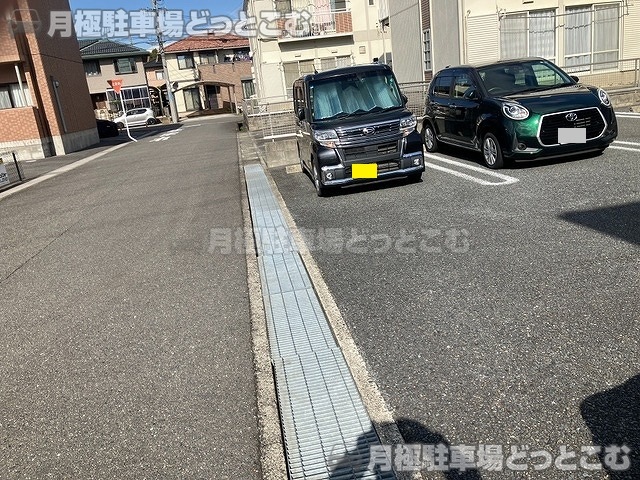 鈴鹿市末広東11-7の月極駐車場4