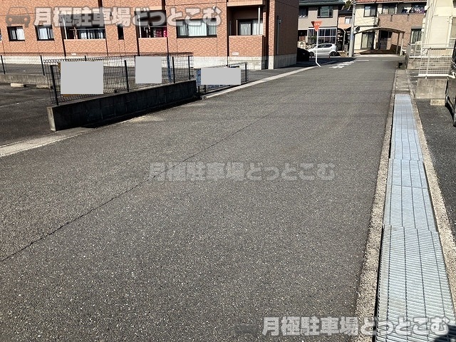 鈴鹿市末広東11-7の月極駐車場6