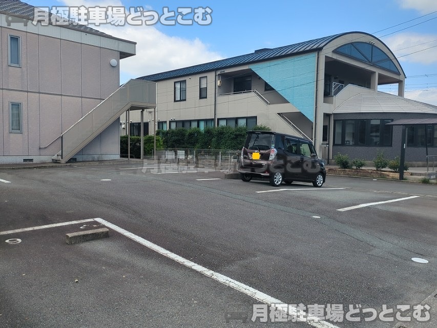 伊勢市御薗町長屋1999-2の月極駐車場6