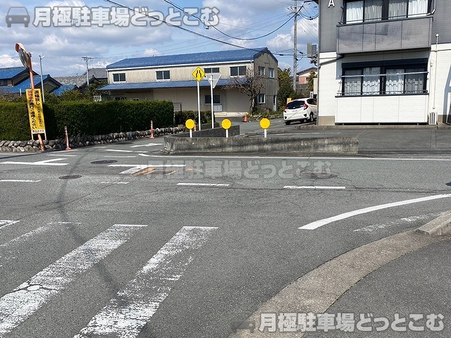 松阪市嬉野野田町66-1の月極駐車場3