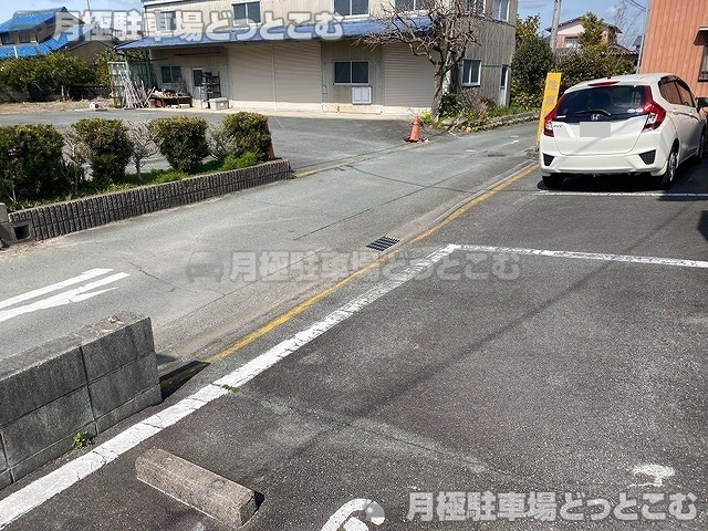 松阪市嬉野野田町66-1の月極駐車場4