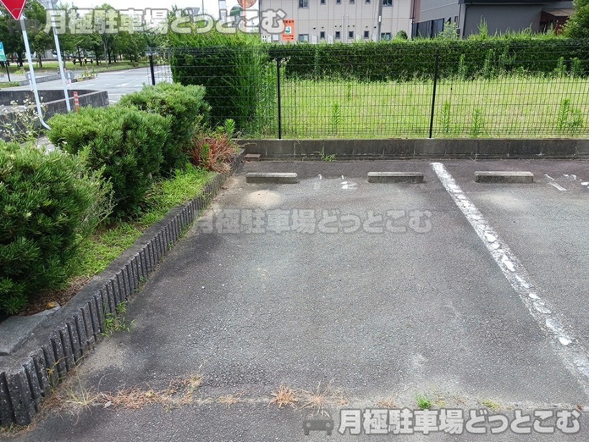 松阪市嬉野野田町66-1の月極駐車場5