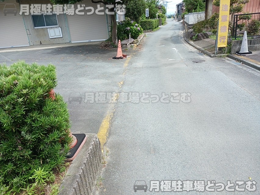松阪市嬉野野田町66-1の月極駐車場6