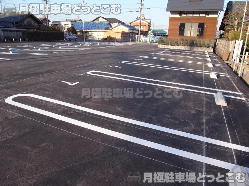 三重郡菰野町大字菰野895番地1の月極駐車場2